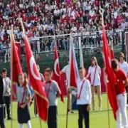 Aliağa Cumhuriyet İçin Atatürk Stadına Koştu