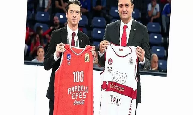 Anadolu Efes, cumhuriyet’imizin 100.yılını taraftarlarıyla kutladı