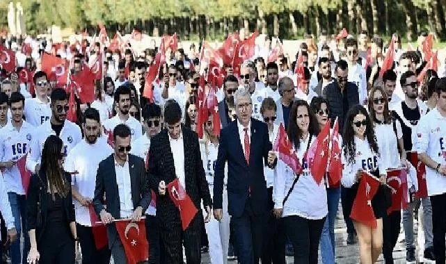 Ege Üniversitesi Heyeti, Cumhuriyetin 100 Yılında Atatürk’ün huzurunda