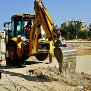 Didim Belediyesi Fen İşleri Müdürlüğü ekipleri tarafından sürdürülen yol yapım ve bakım çalışmaları tüm hızıyla devam ediyor