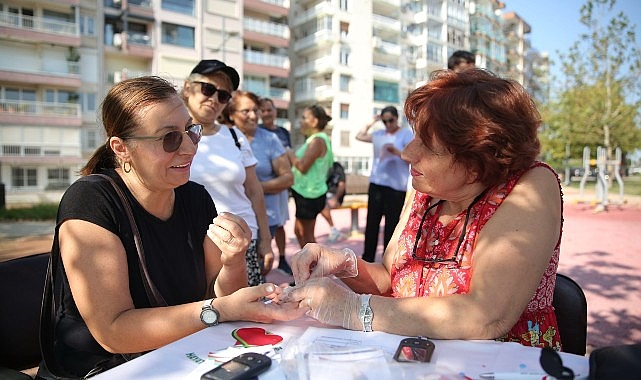 Konak’ın parklarında sağlık var: Önce spor sonra tarama