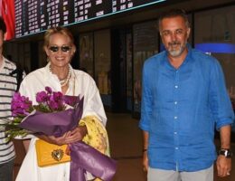 Sharon Stone, GAİN sponsorluğunda verilen ‘Uluslararası İkon Ödülü’nü almak için Türkiye’de!